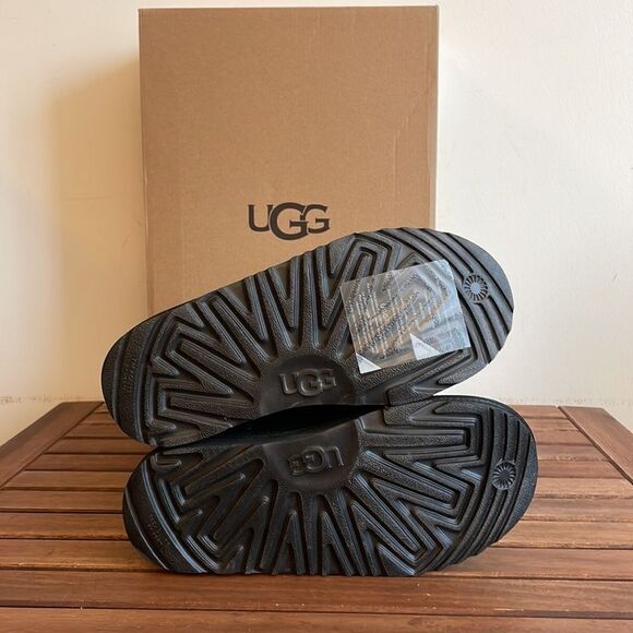 UGG Classic Tall II Boots Black Big Kid Size 4 Y - Picture 10 of 13